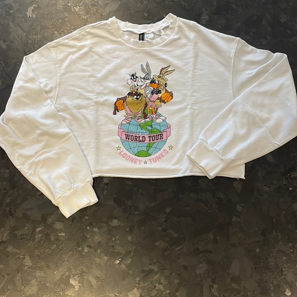 H&M Tops - Looney tunes crop top